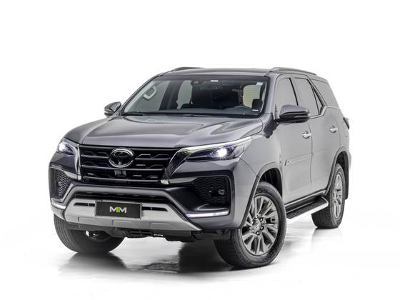 TOYOTA HILUX SW4 2.8 D-4D TURBO DIESEL SRX 7L 4X4 AUTOMÁTICO TOYOTA HILUX SW4 2.8 D-4D TURBO DIESEL SRX 7L 4X4 AUTOMÁTICO